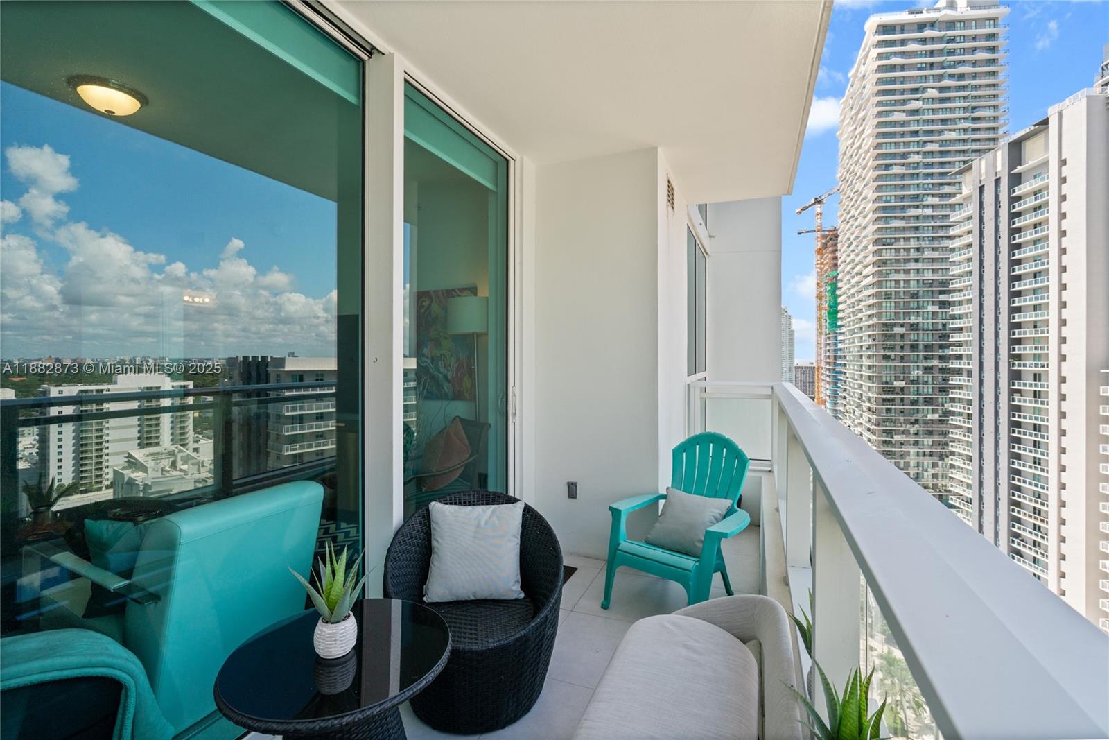 image The Bond Condominium18
