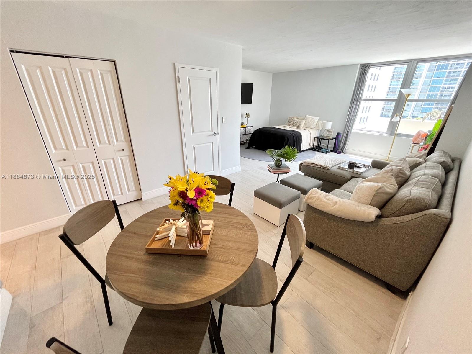 2899 Collins Ave #622