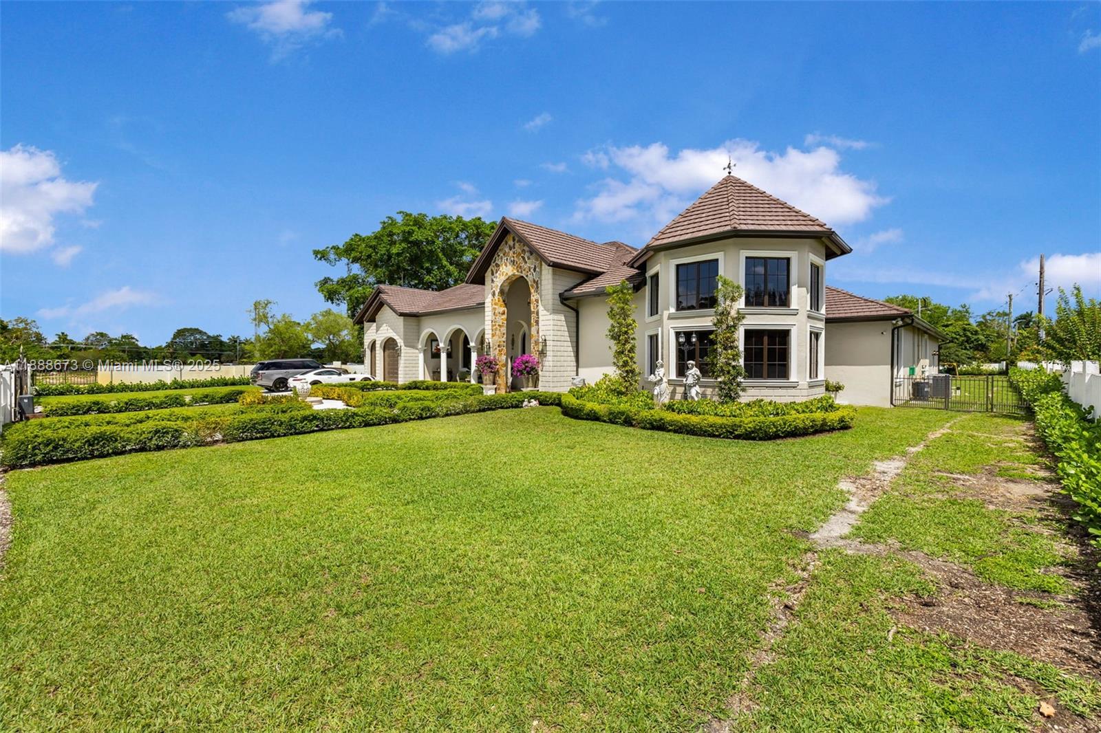 9815 SW 114th St Miami, FL 33176