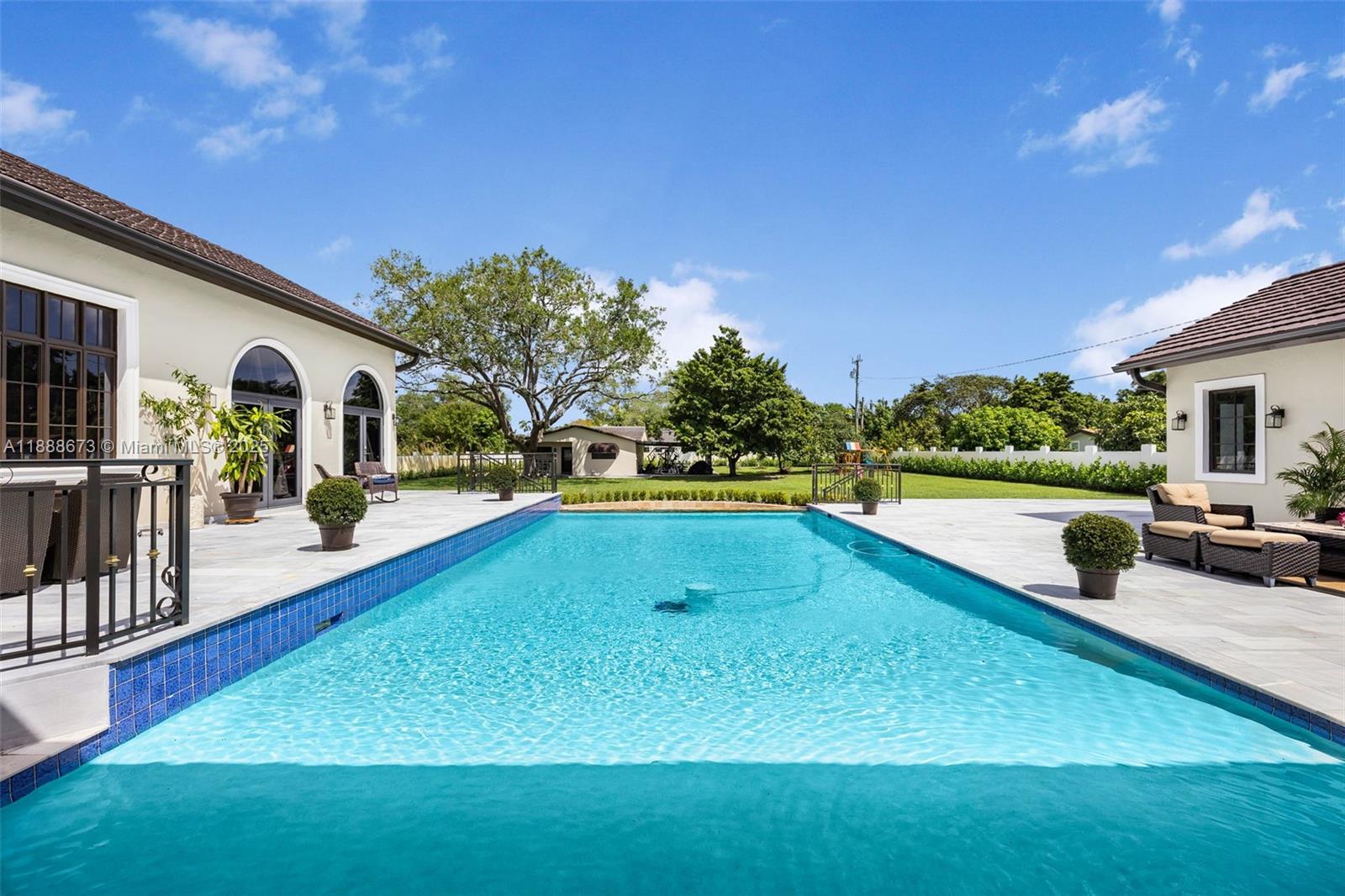 9815 SW 114th St Miami, FL 33176