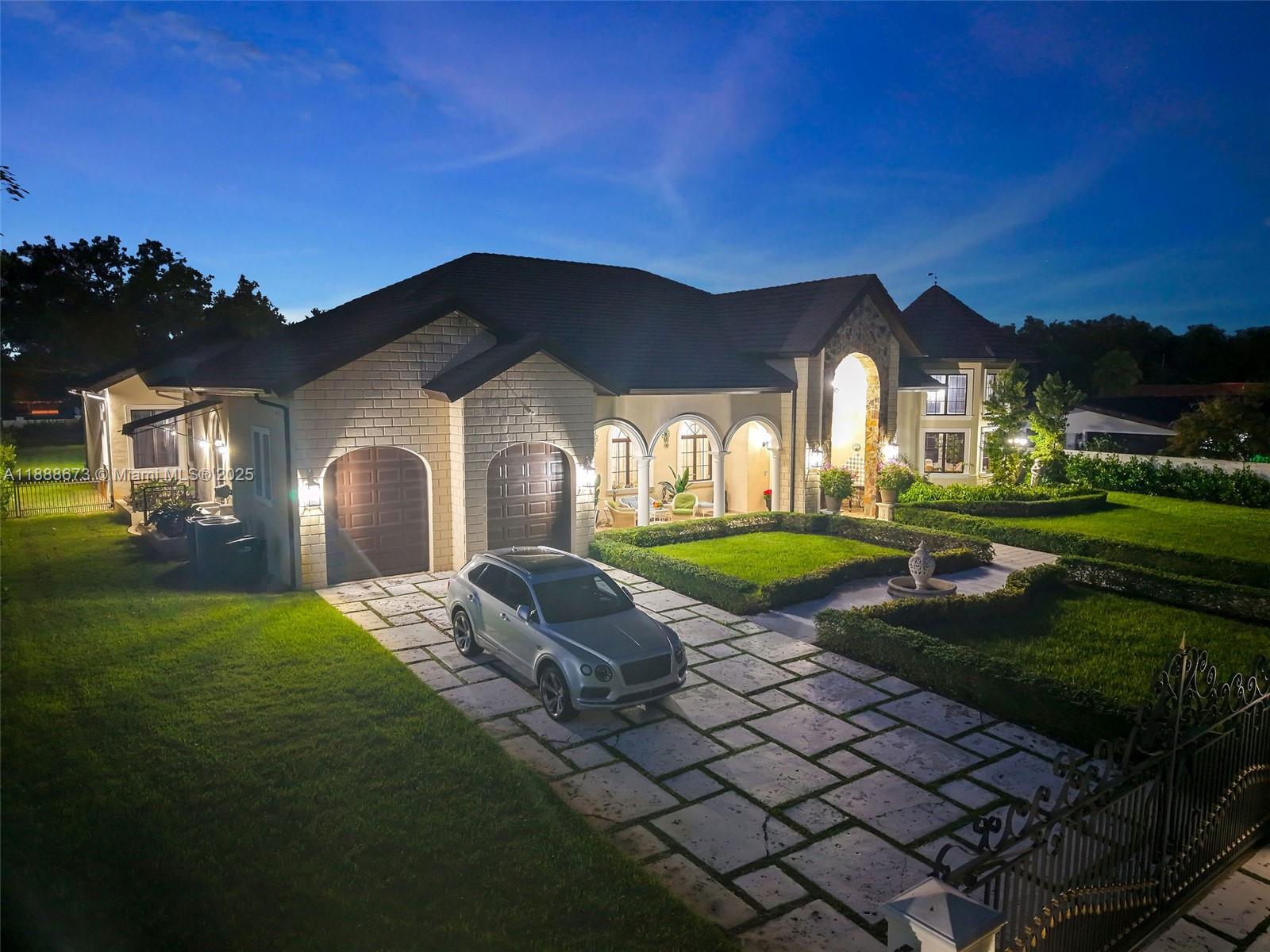 9815 SW 114th St Miami, FL 33176