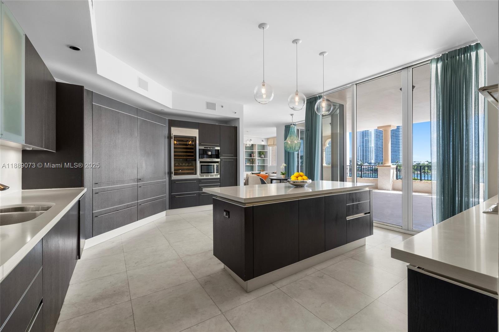 7133 Fisher Is Dr #7133 Miami Beach, FL 33109