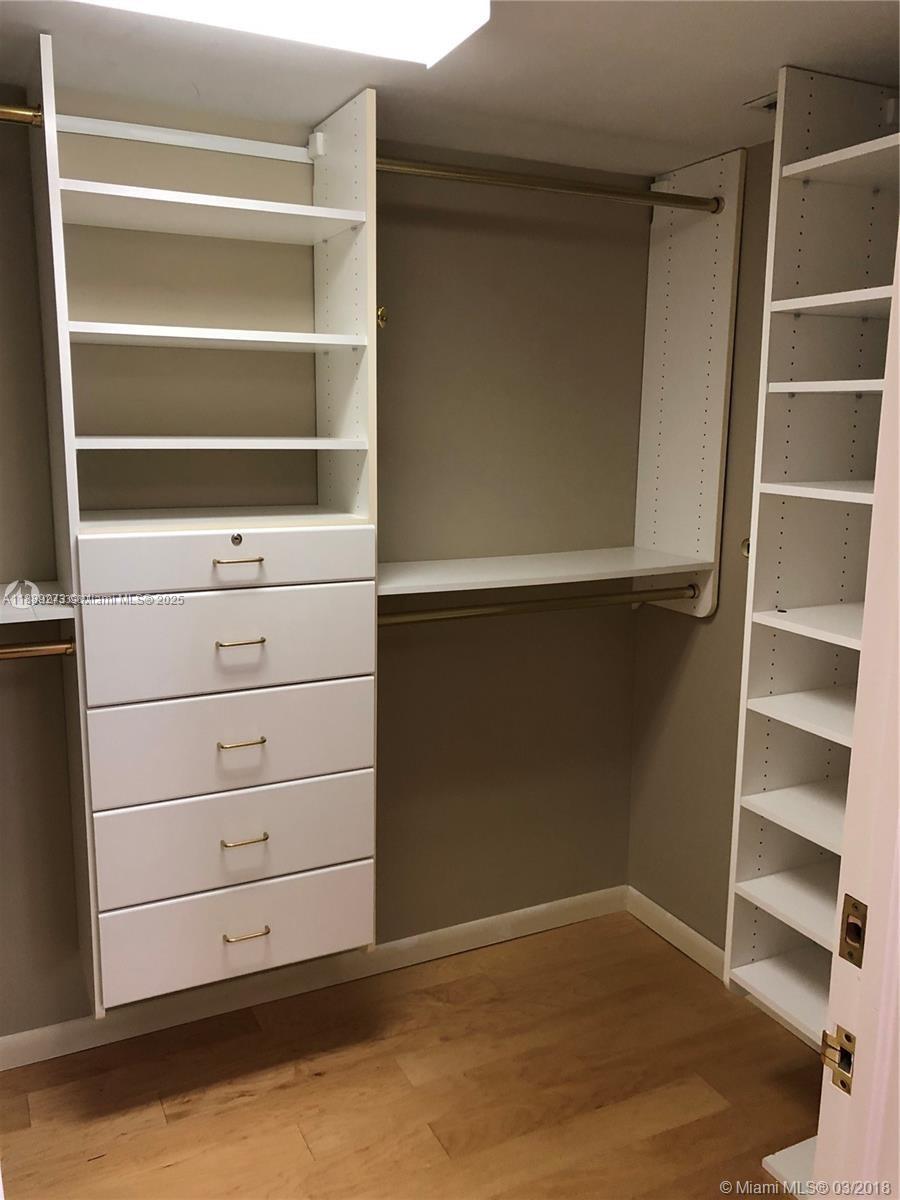 430 Grand Bay Dr #207 Key Biscayne, FL 33149