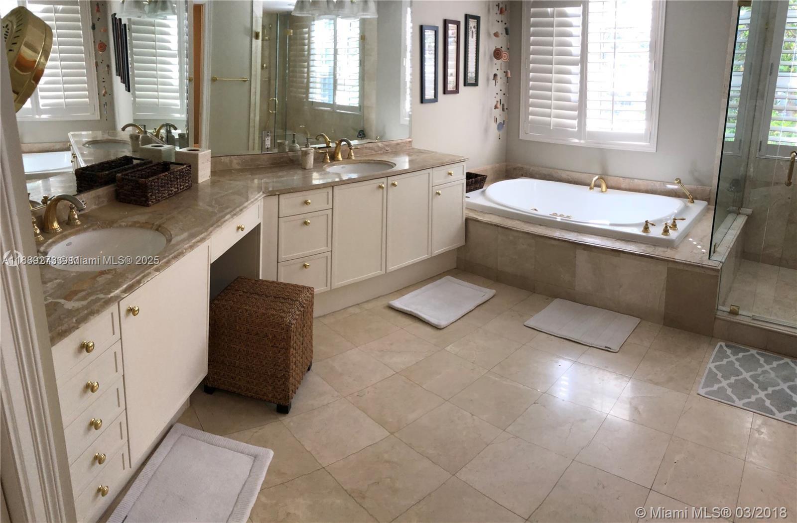 430 Grand Bay Dr #207 Key Biscayne, FL 33149