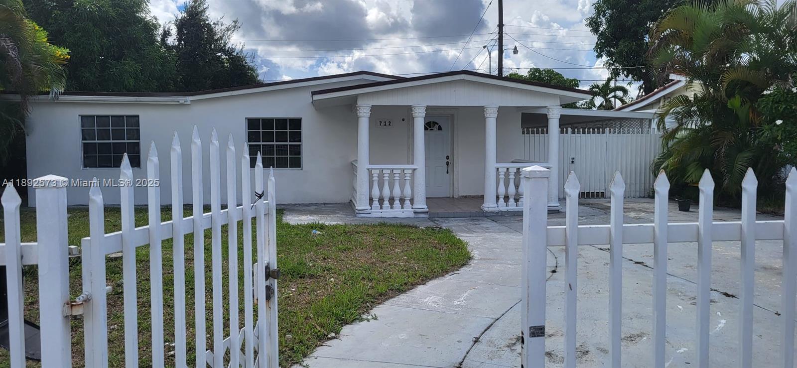 712 Hialeah Dr