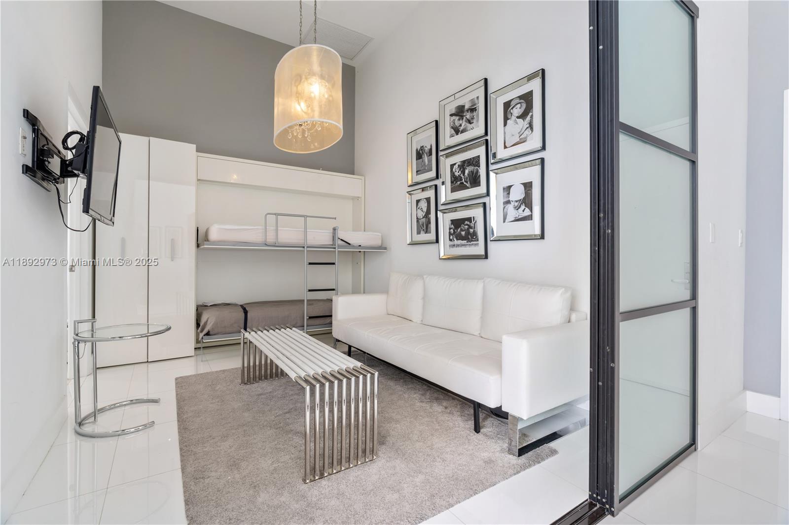 image Iconbrickell Condo No 110