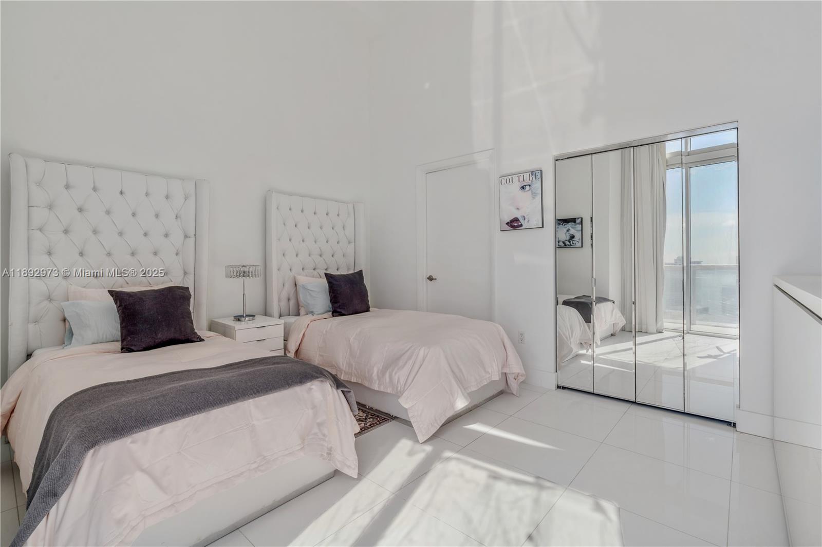 image Iconbrickell Condo No 115