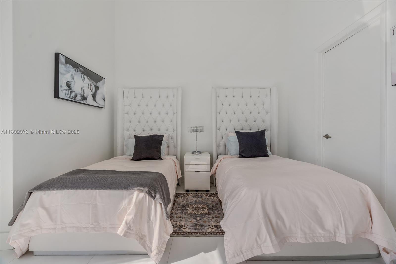 image Iconbrickell Condo No 117
