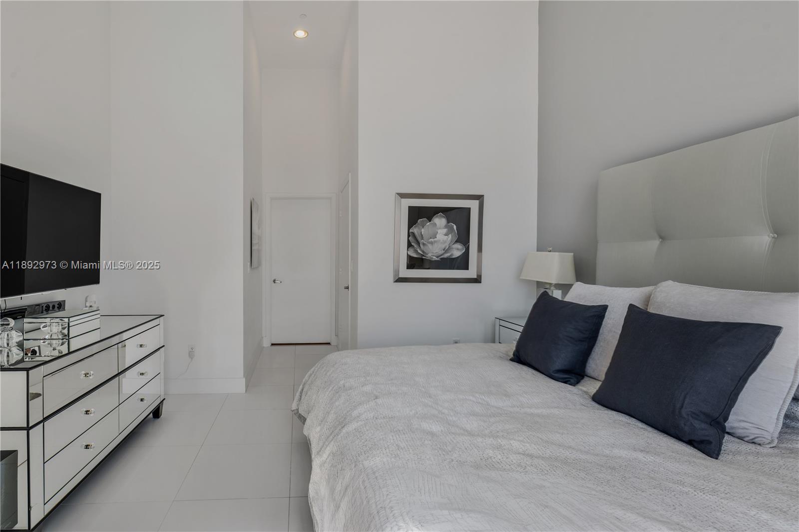 image Iconbrickell Condo No 124