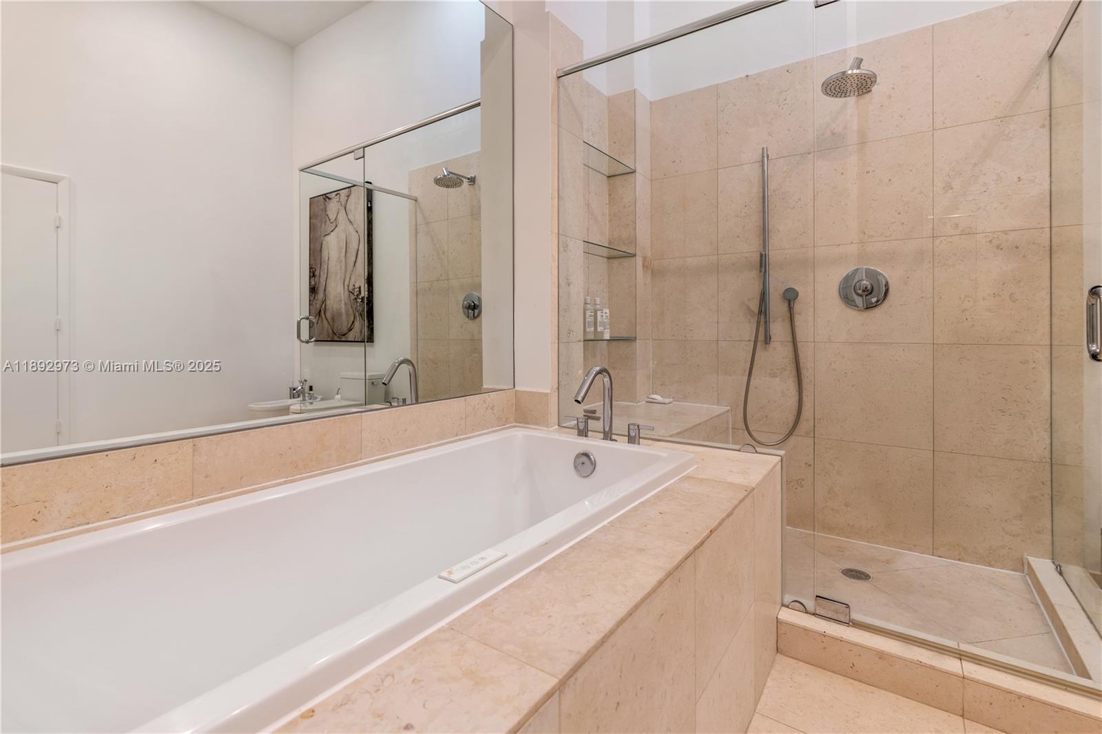 image Iconbrickell Condo No 128