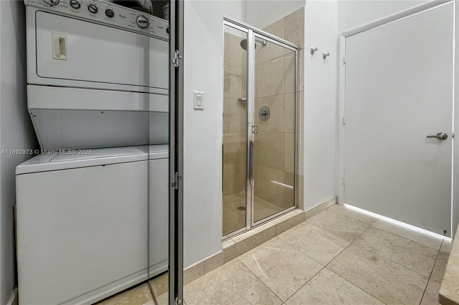 image Iconbrickell Condo No 129
