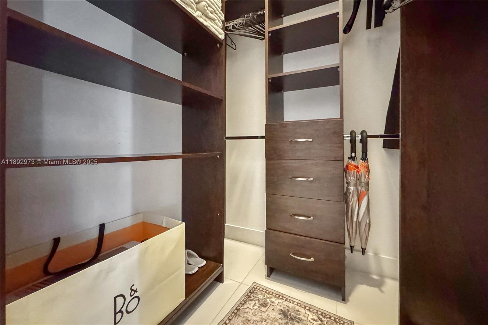 image Iconbrickell Condo No 130