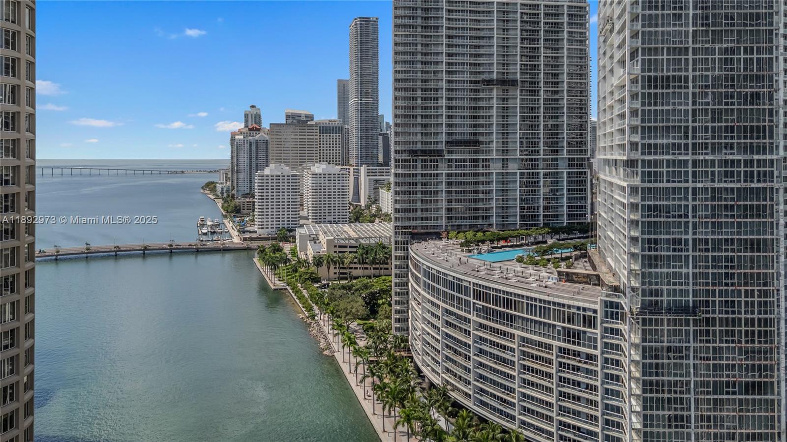 image Iconbrickell Condo No 131