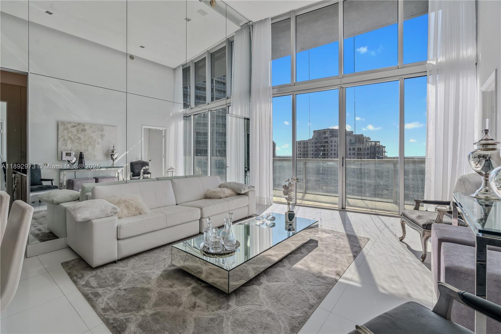 image Iconbrickell Condo No 13