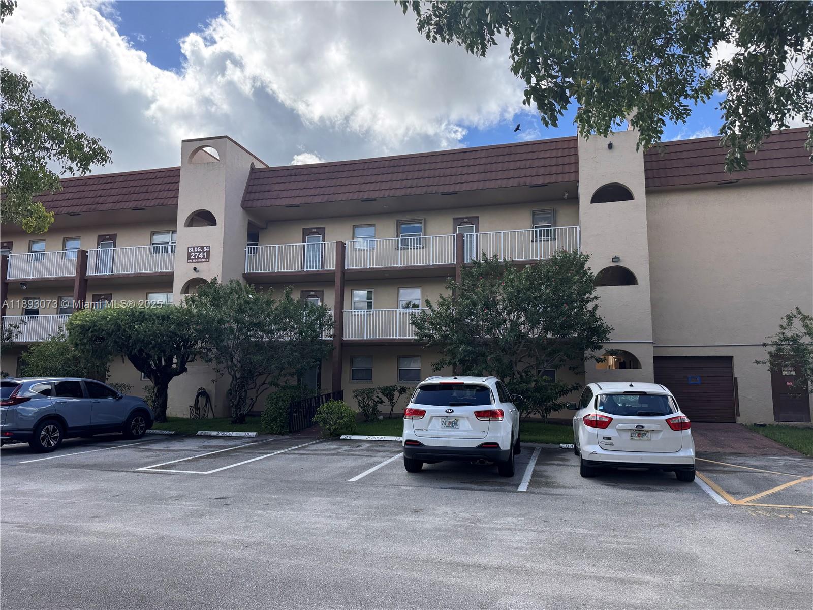 2741 N Pine Is Rd #106