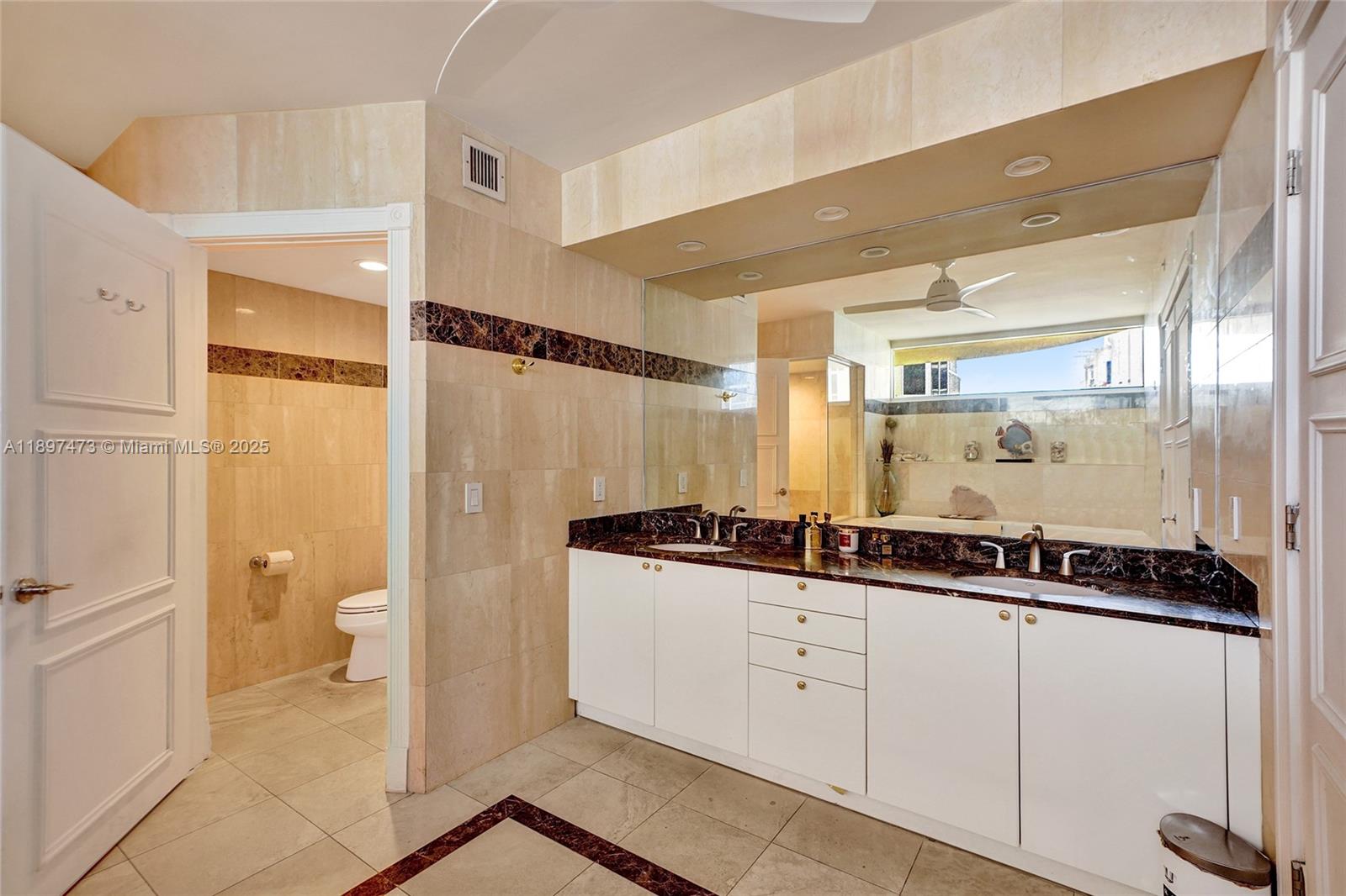 image Pinnacle Condominium25