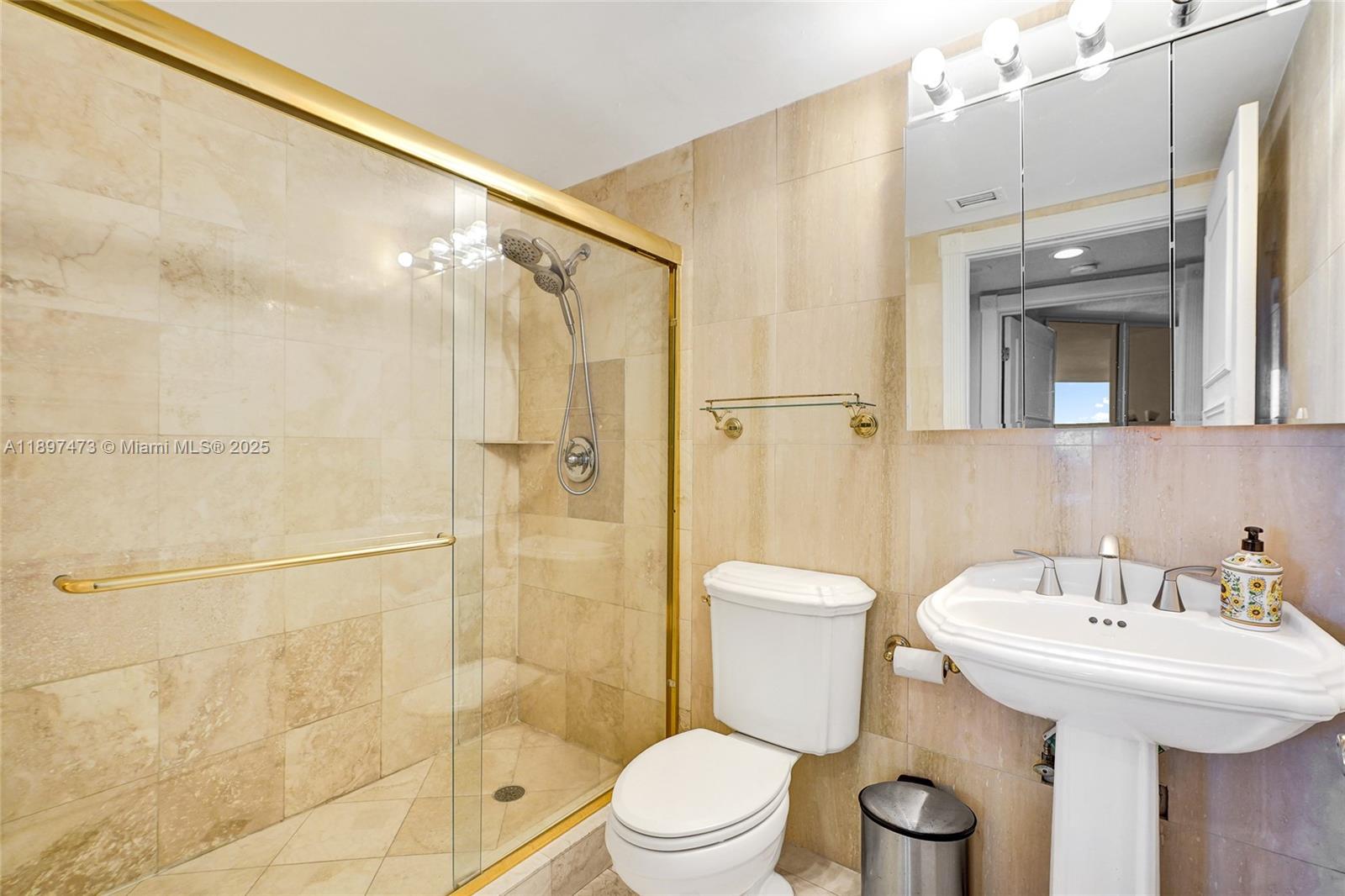 image Pinnacle Condominium31