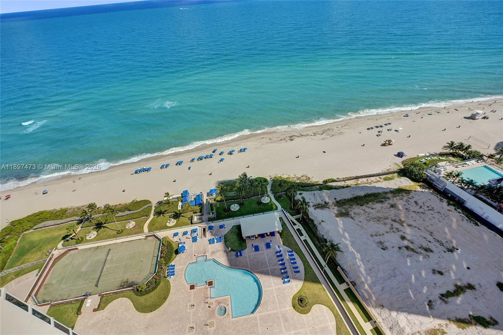 image Pinnacle Condominium33