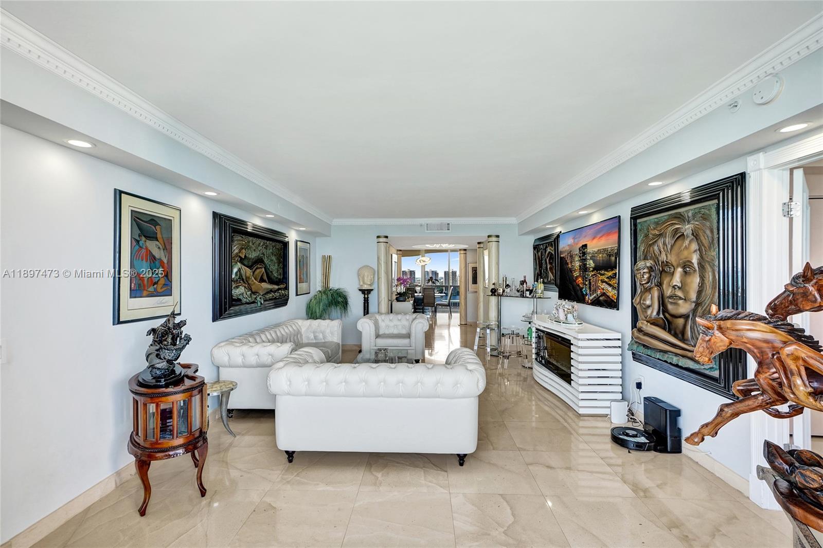 image Pinnacle Condominium3