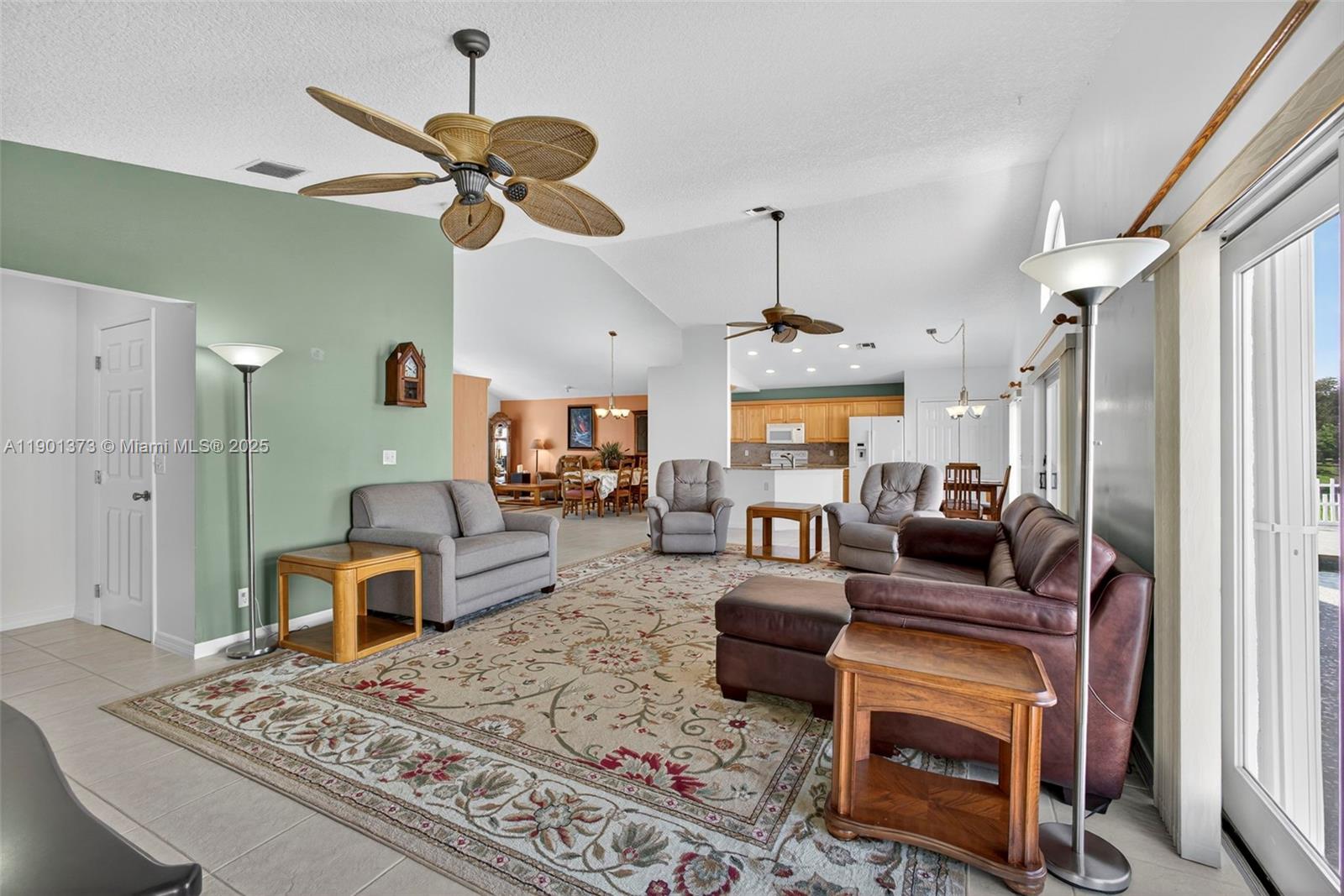 112 Camelot Ct Royal Palm Beach, FL 33411