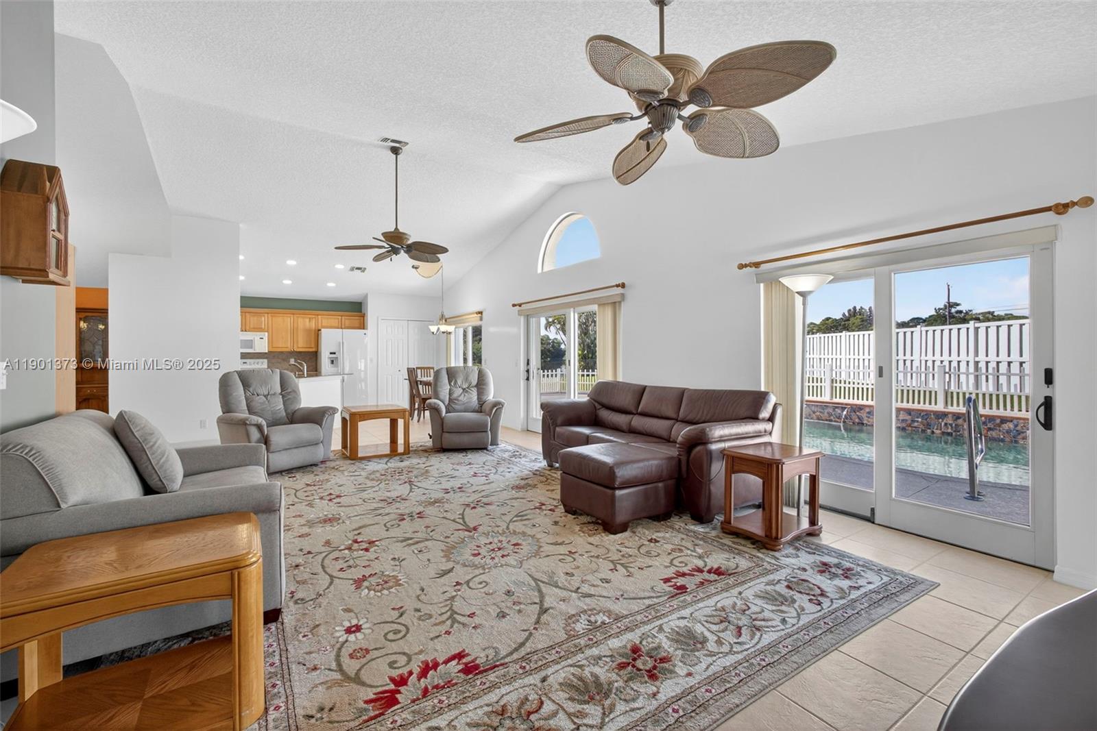 112 Camelot Ct Royal Palm Beach, FL 33411