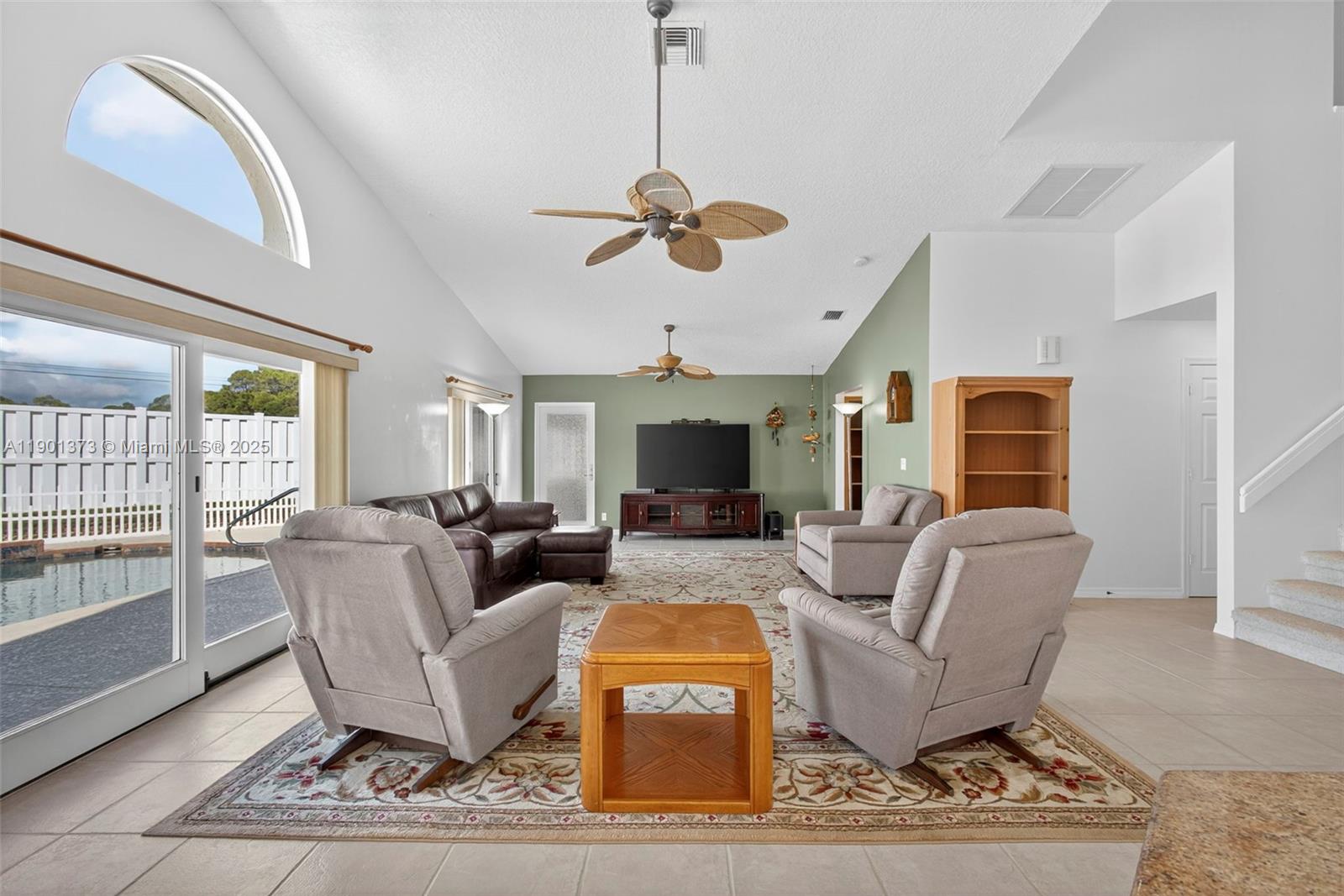 112 Camelot Ct Royal Palm Beach, FL 33411