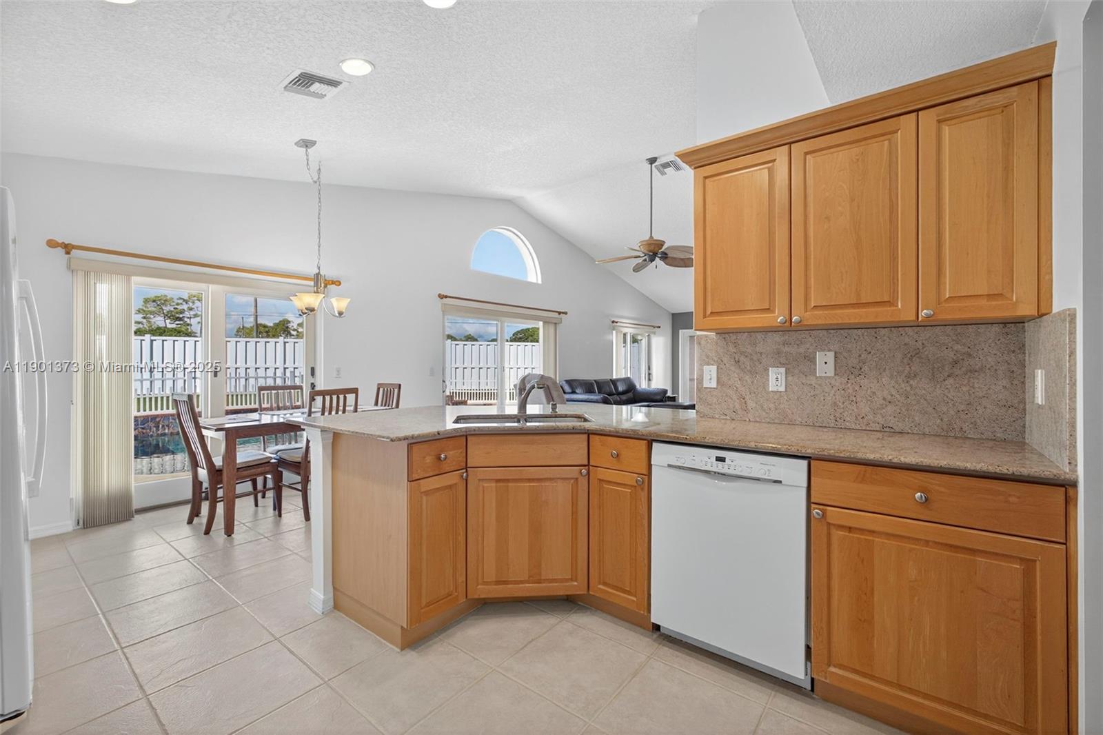 112 Camelot Ct Royal Palm Beach, FL 33411