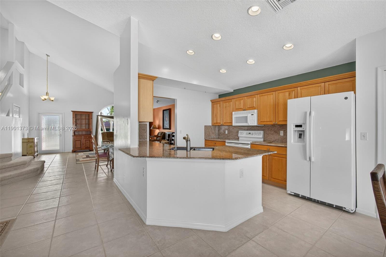 112 Camelot Ct Royal Palm Beach, FL 33411