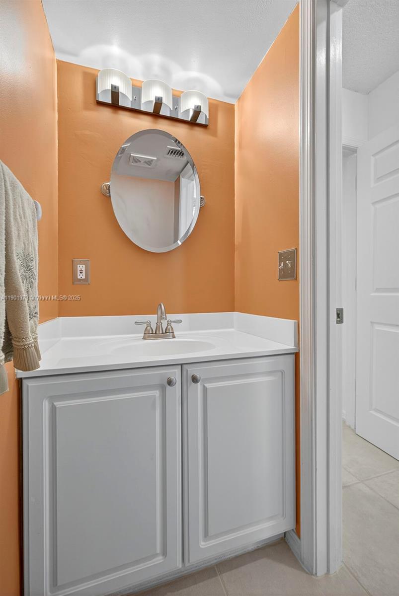 112 Camelot Ct Royal Palm Beach, FL 33411