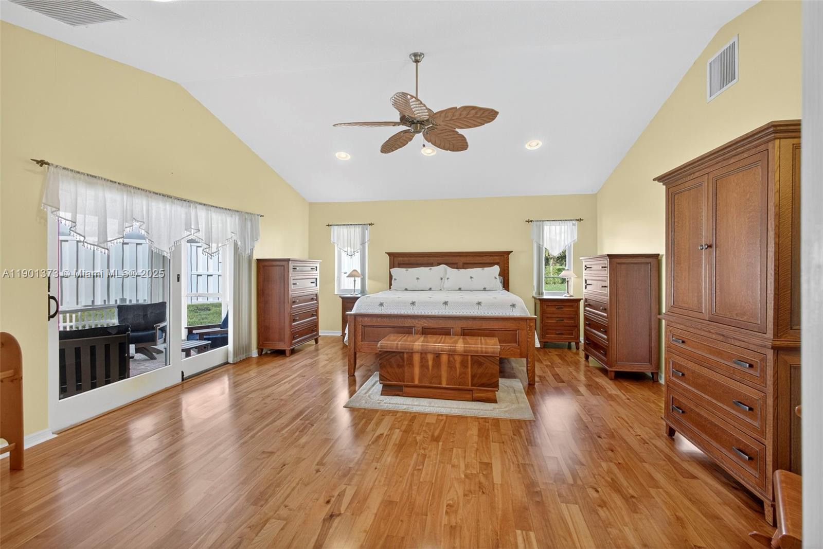 112 Camelot Ct Royal Palm Beach, FL 33411