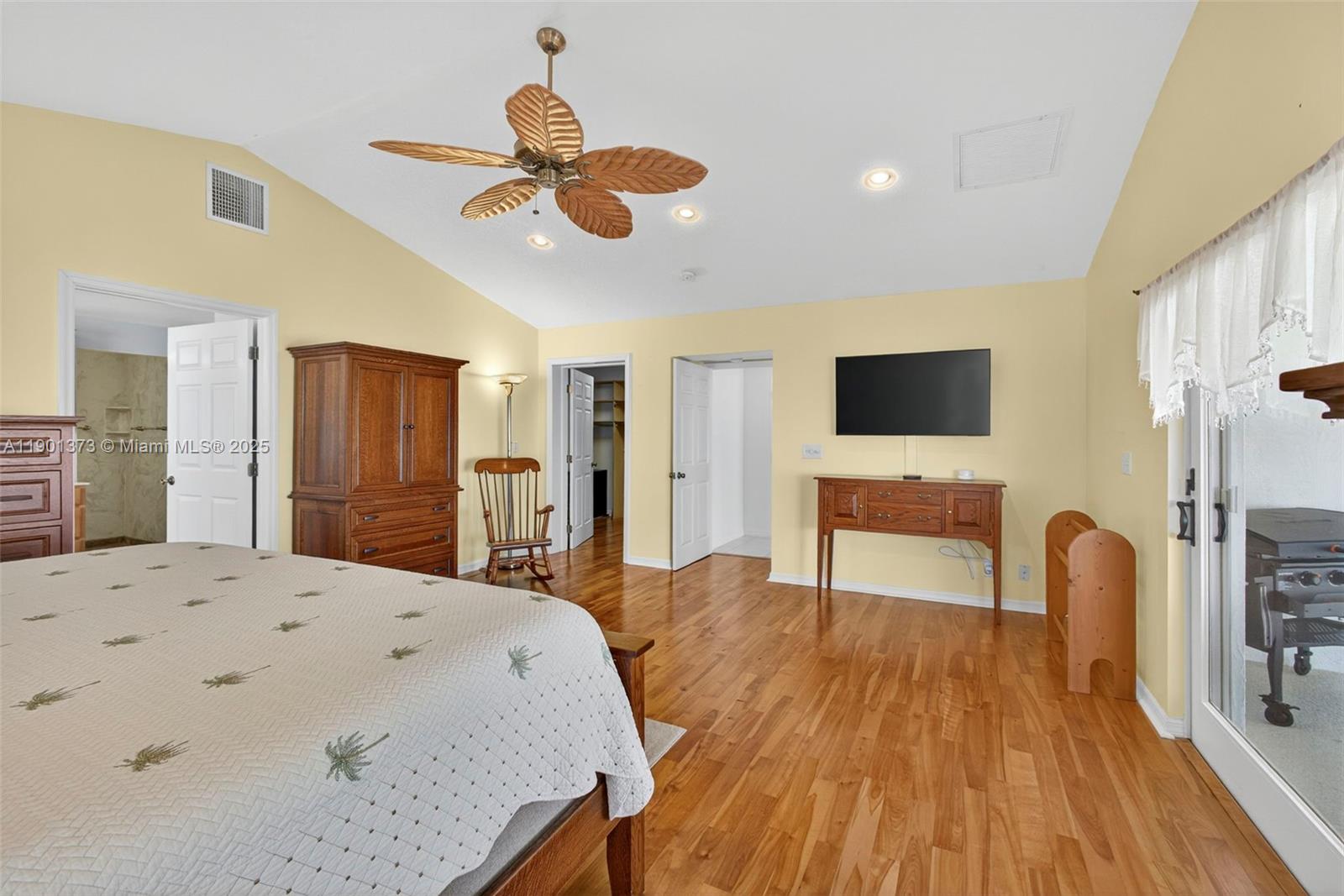 112 Camelot Ct Royal Palm Beach, FL 33411