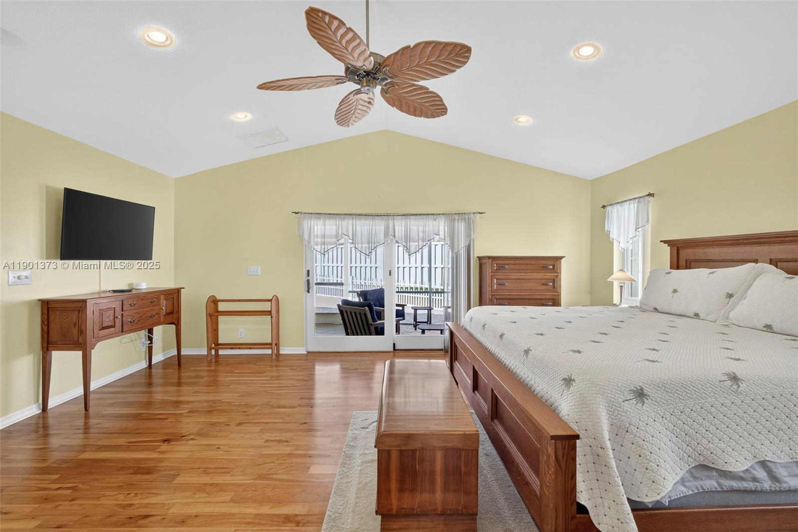 112 Camelot Ct Royal Palm Beach, FL 33411