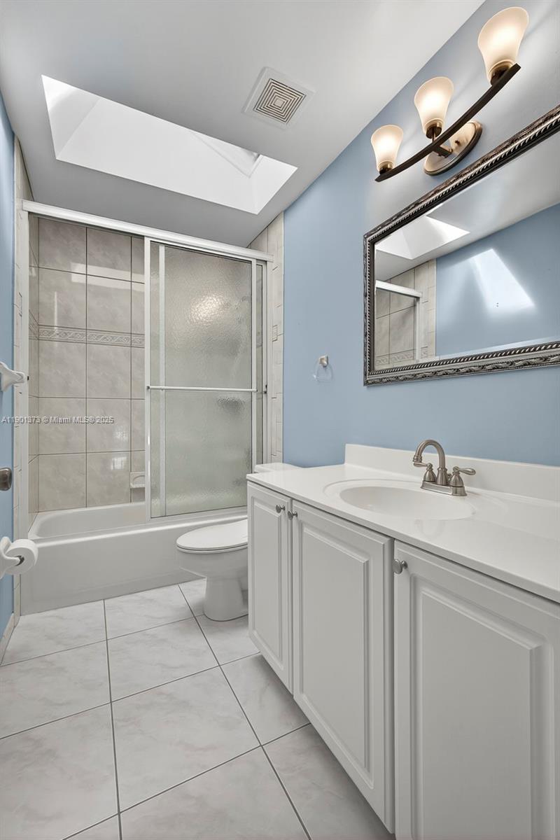 112 Camelot Ct Royal Palm Beach, FL 33411