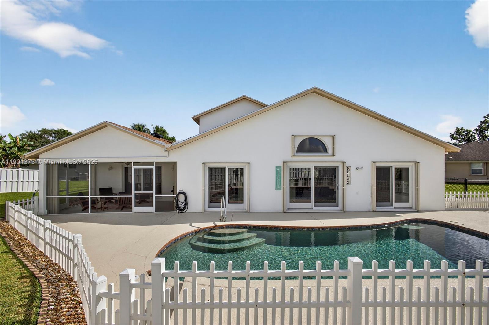 112 Camelot Ct Royal Palm Beach, FL 33411