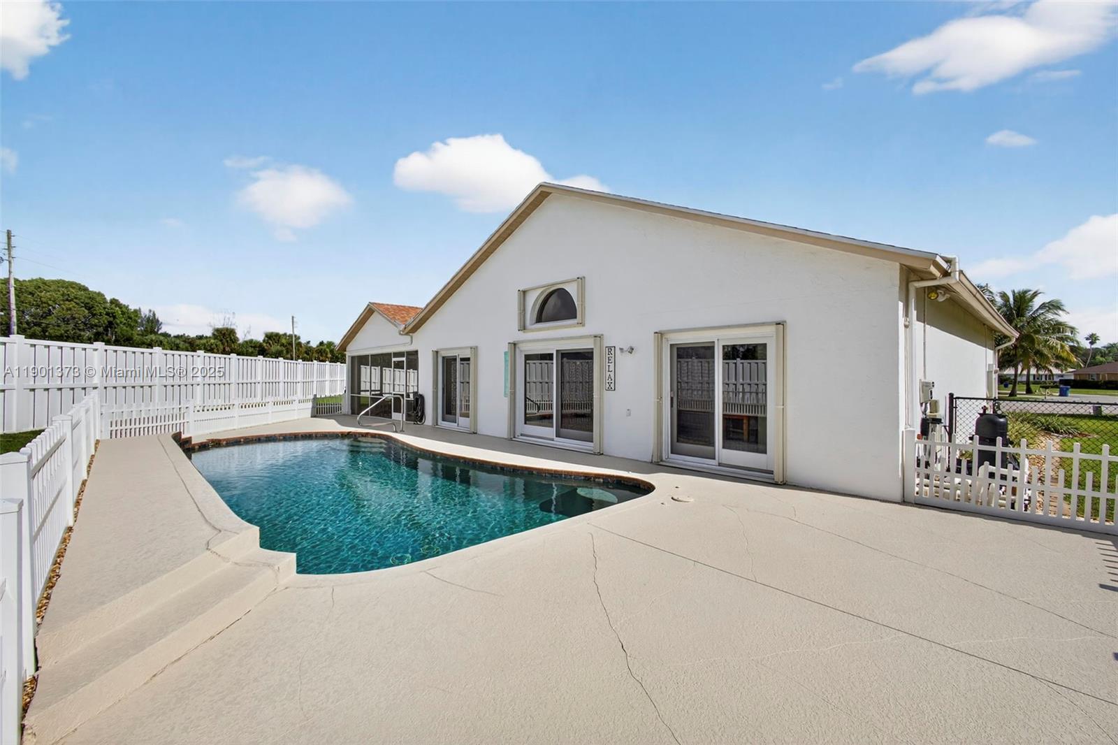 112 Camelot Ct Royal Palm Beach, FL 33411