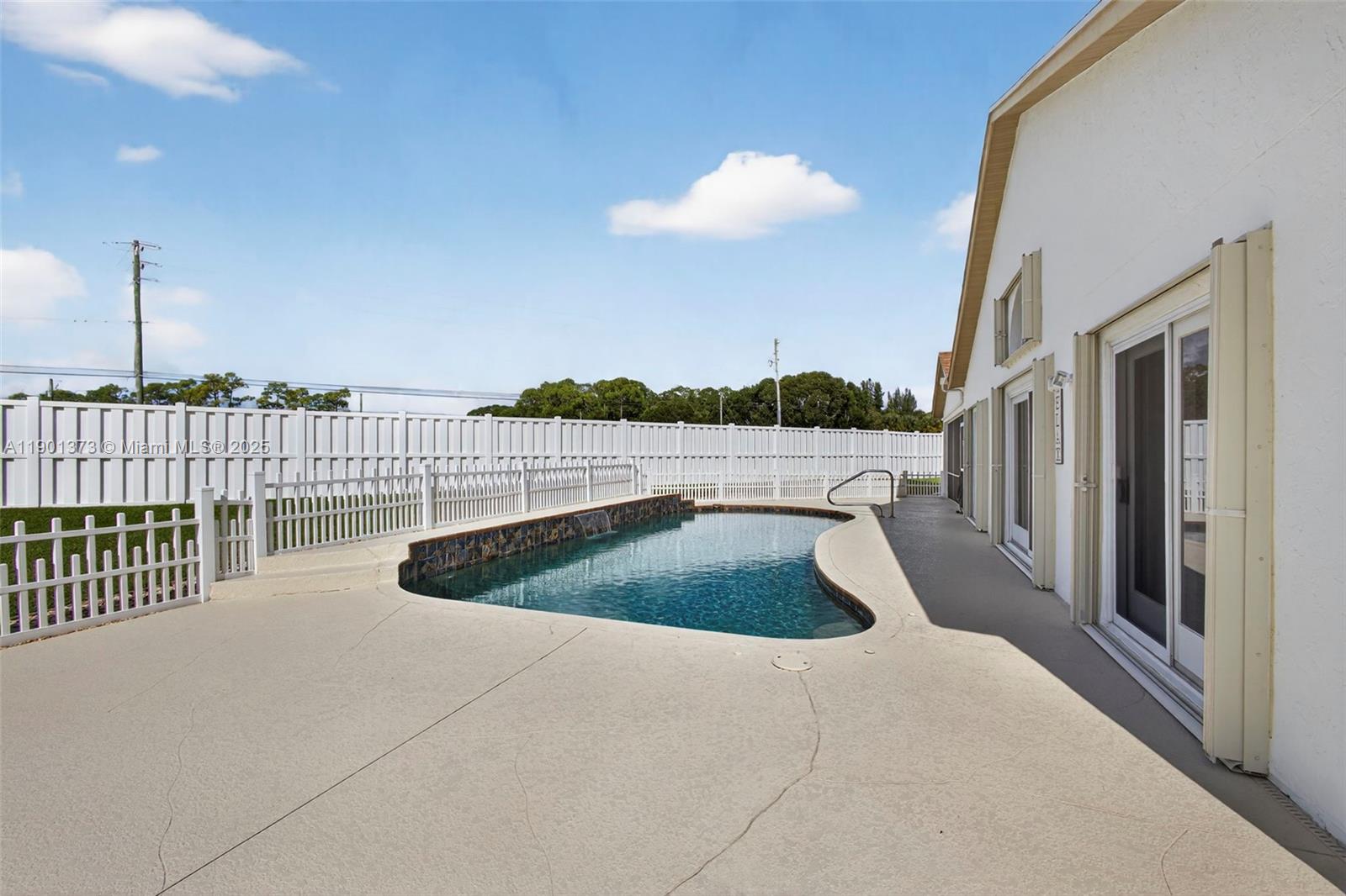 112 Camelot Ct Royal Palm Beach, FL 33411