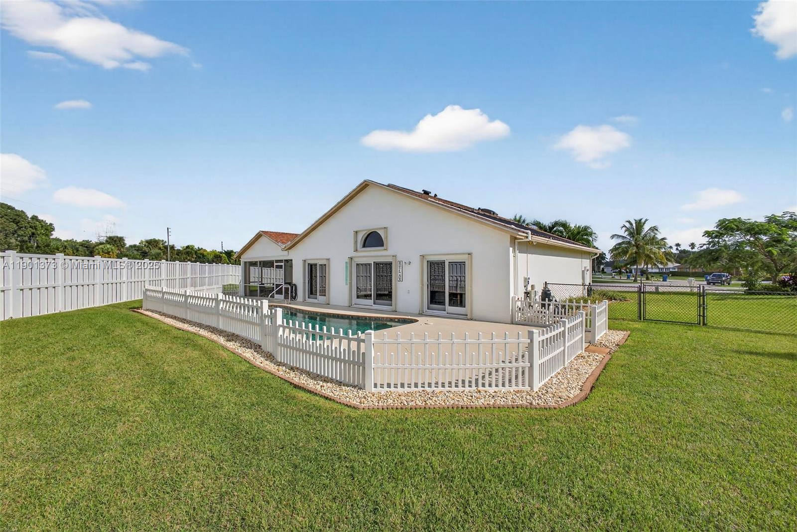 112 Camelot Ct Royal Palm Beach, FL 33411