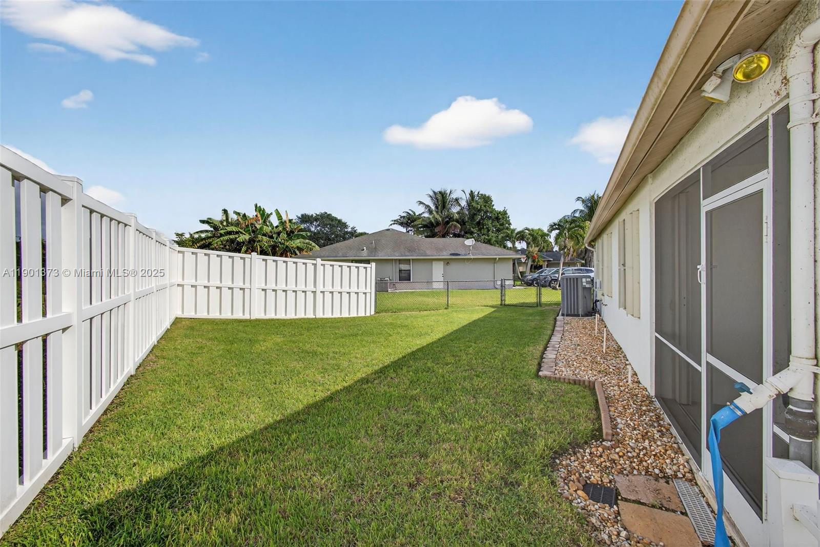 112 Camelot Ct Royal Palm Beach, FL 33411