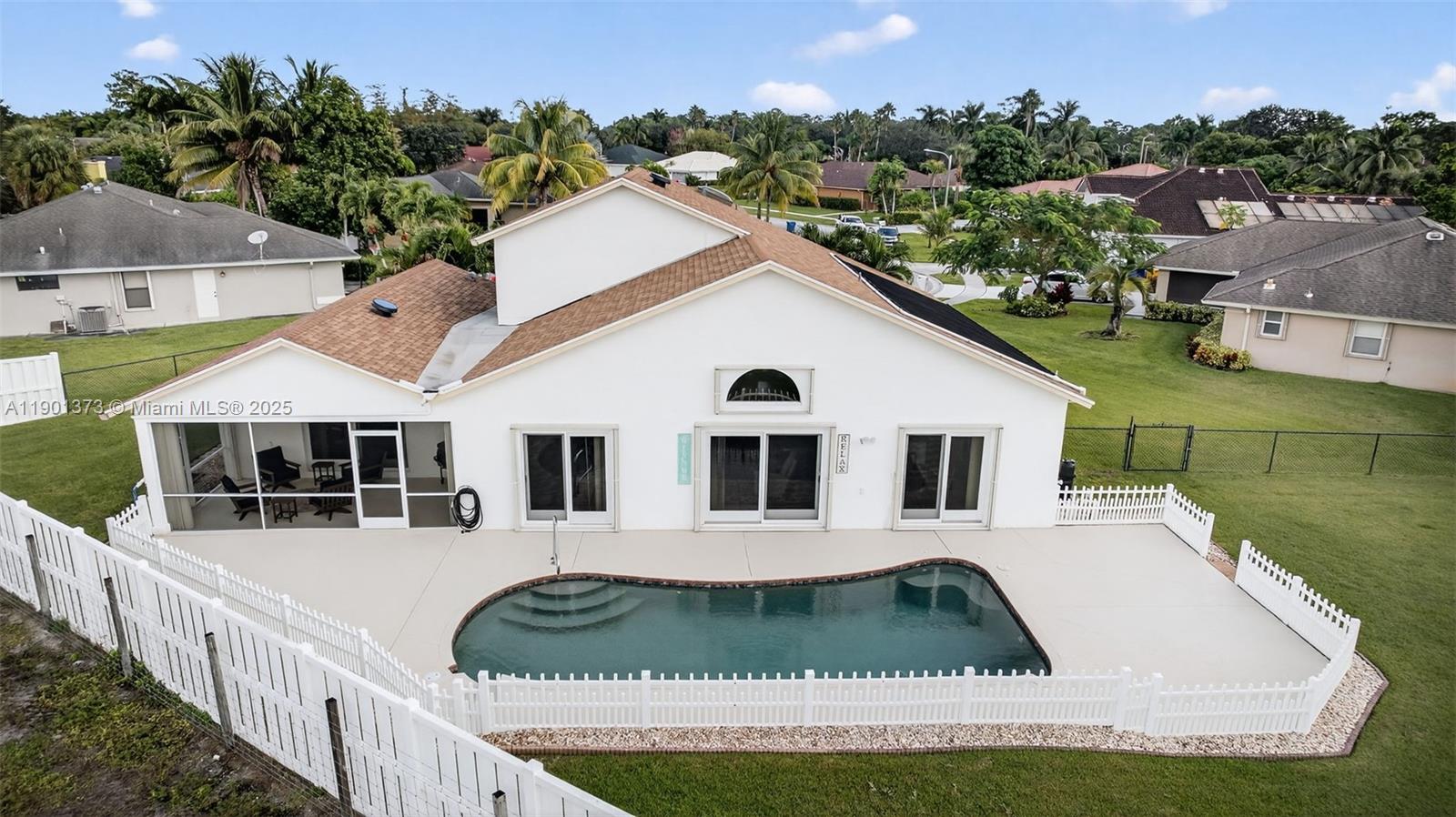 112 Camelot Ct Royal Palm Beach, FL 33411