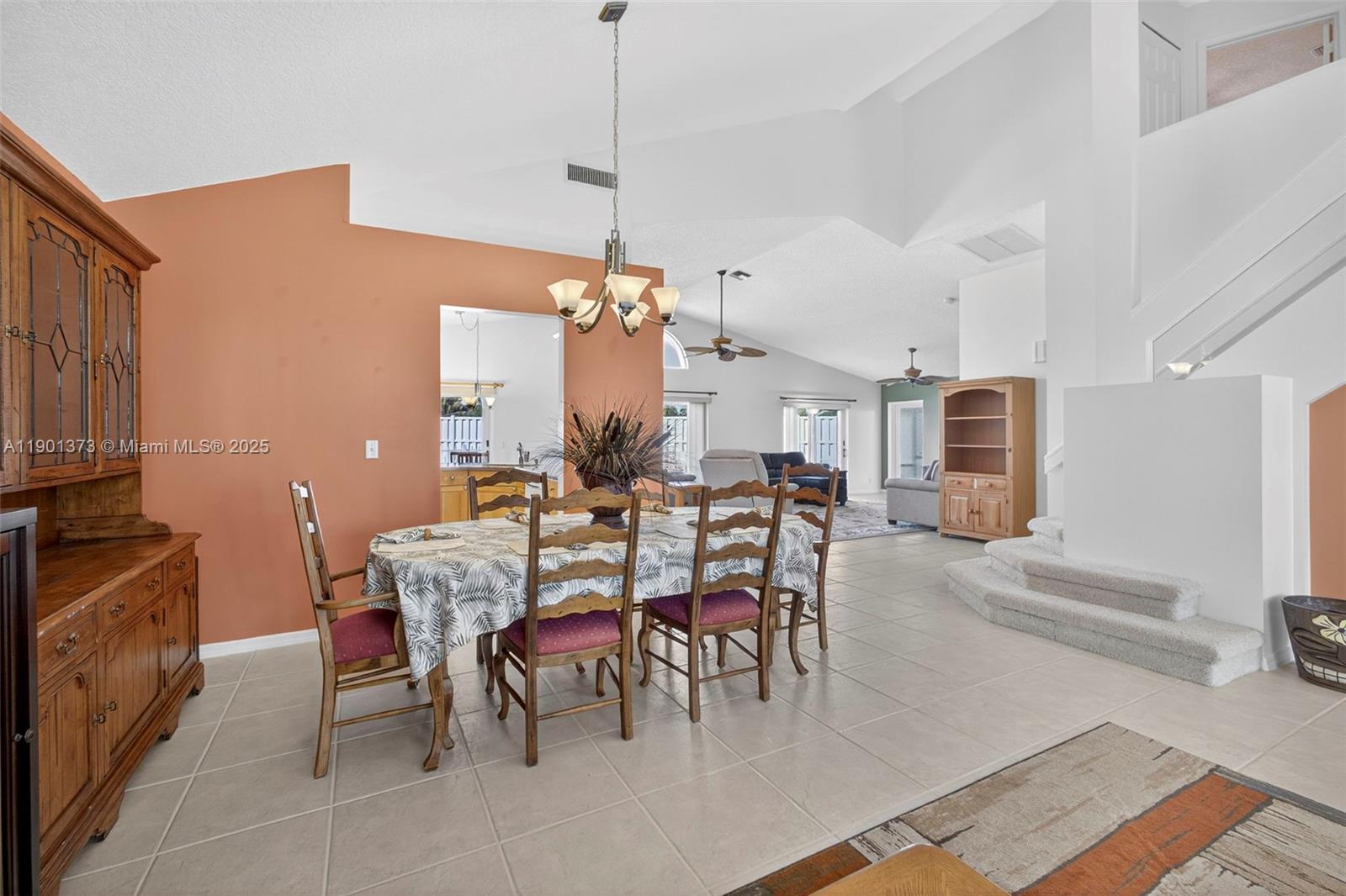 112 Camelot Ct Royal Palm Beach, FL 33411