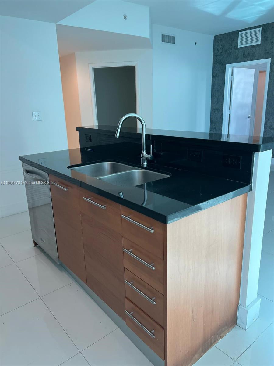 image Vizcayne North12