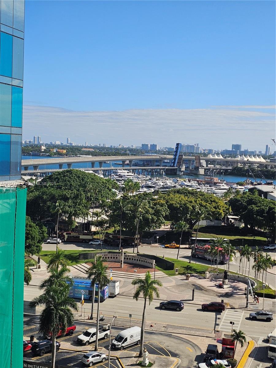 image Vizcayne North21