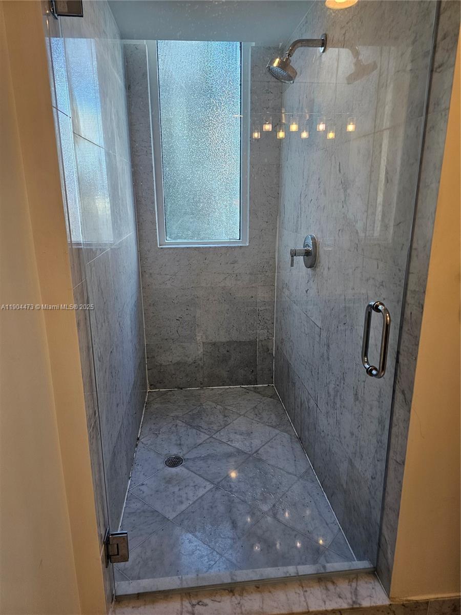 image Vizcayne North29