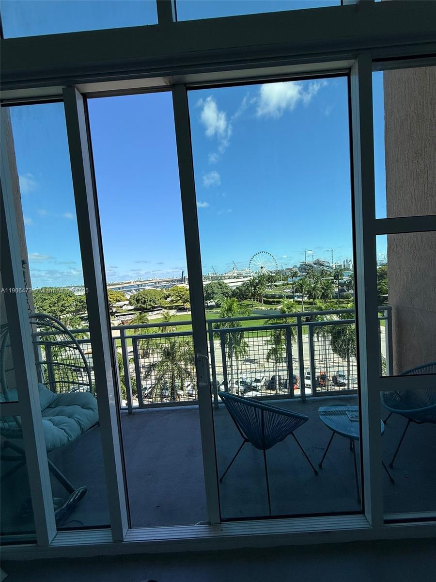 image Vizcayne South10