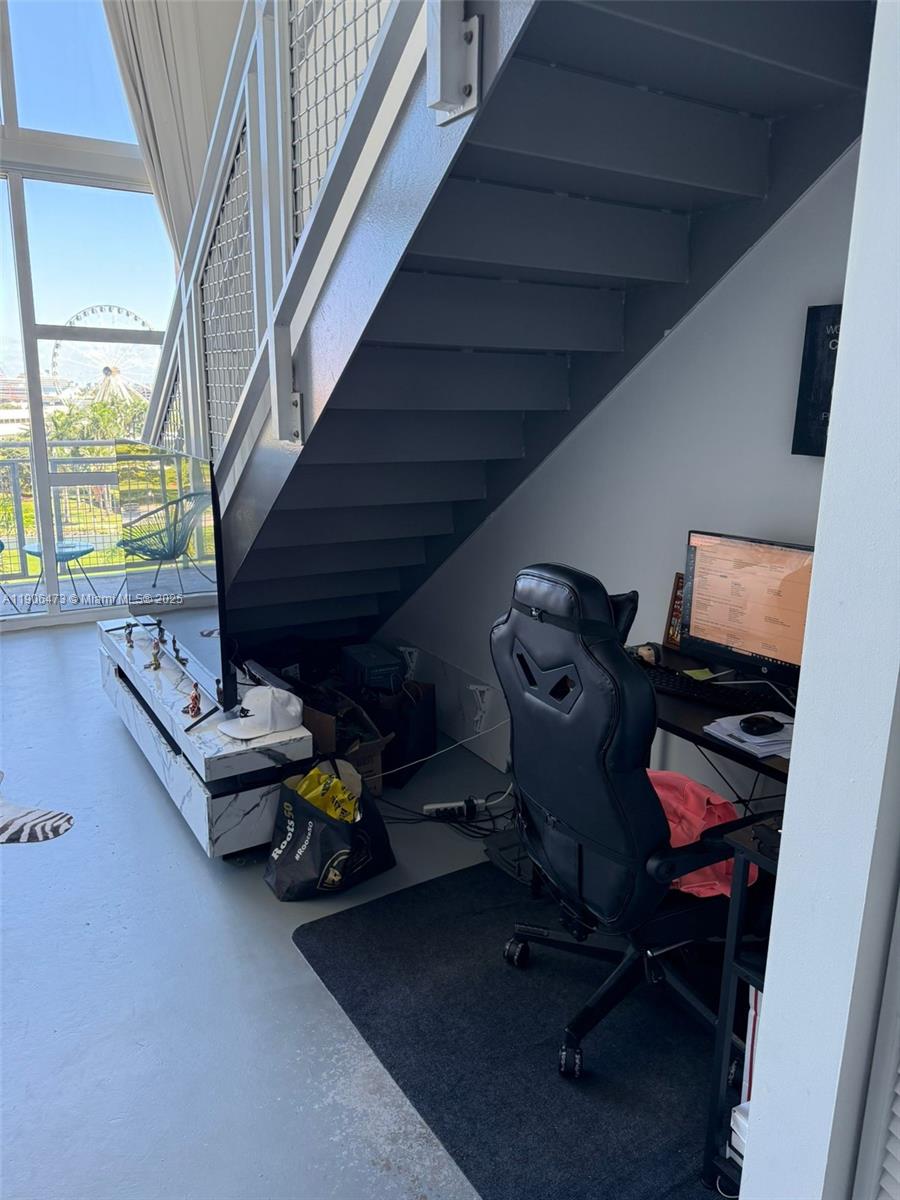 image Vizcayne South15