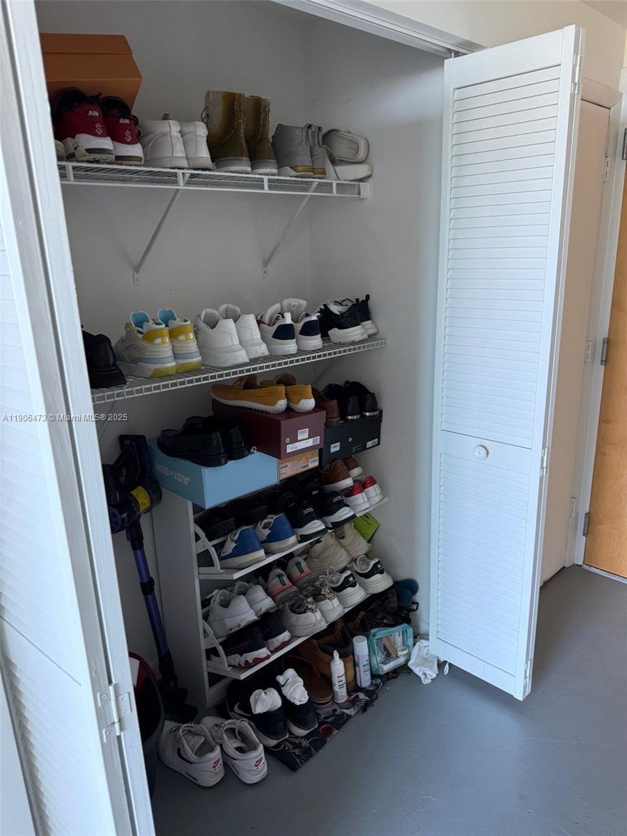 image Vizcayne South21