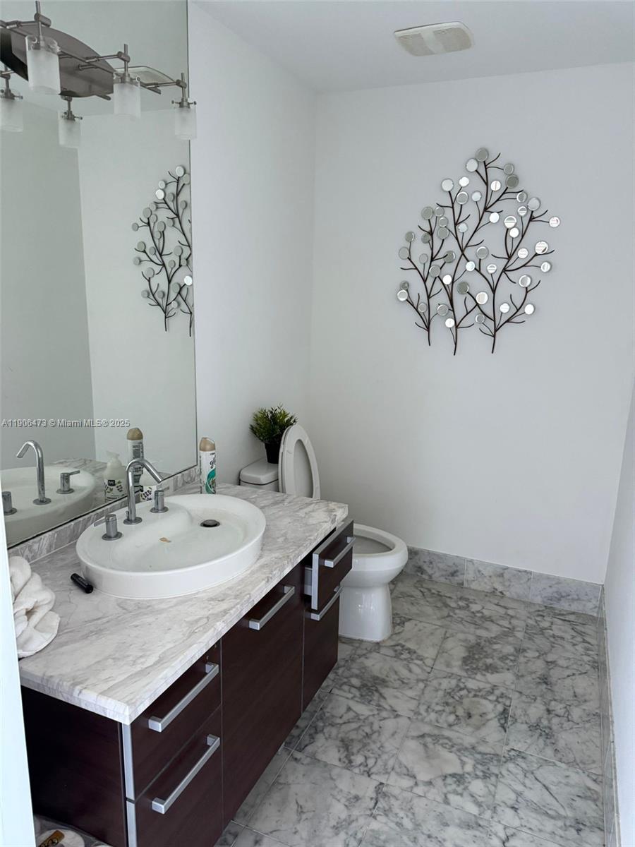 image Vizcayne South22