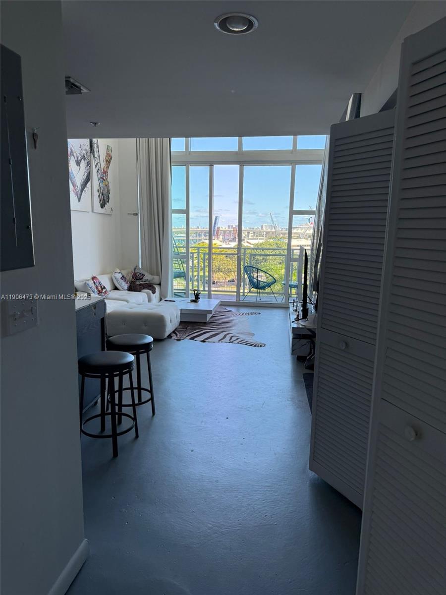 image Vizcayne South23