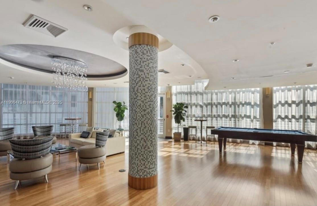 image Vizcayne South3