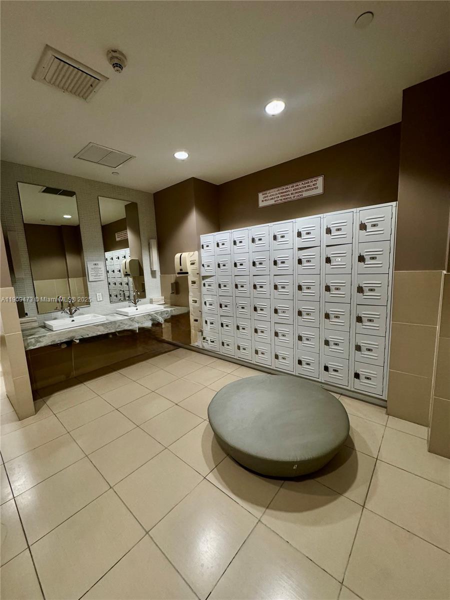 image Axis On Brickell Condo38